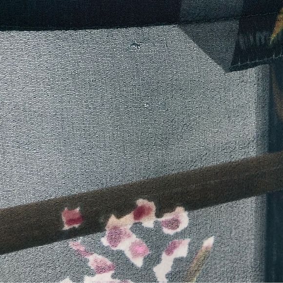 Cupcakes & Cashmere Tibet Floral V-Neck Button 3/4 Sleeve Blouse size Medium - Picture 11 of 15